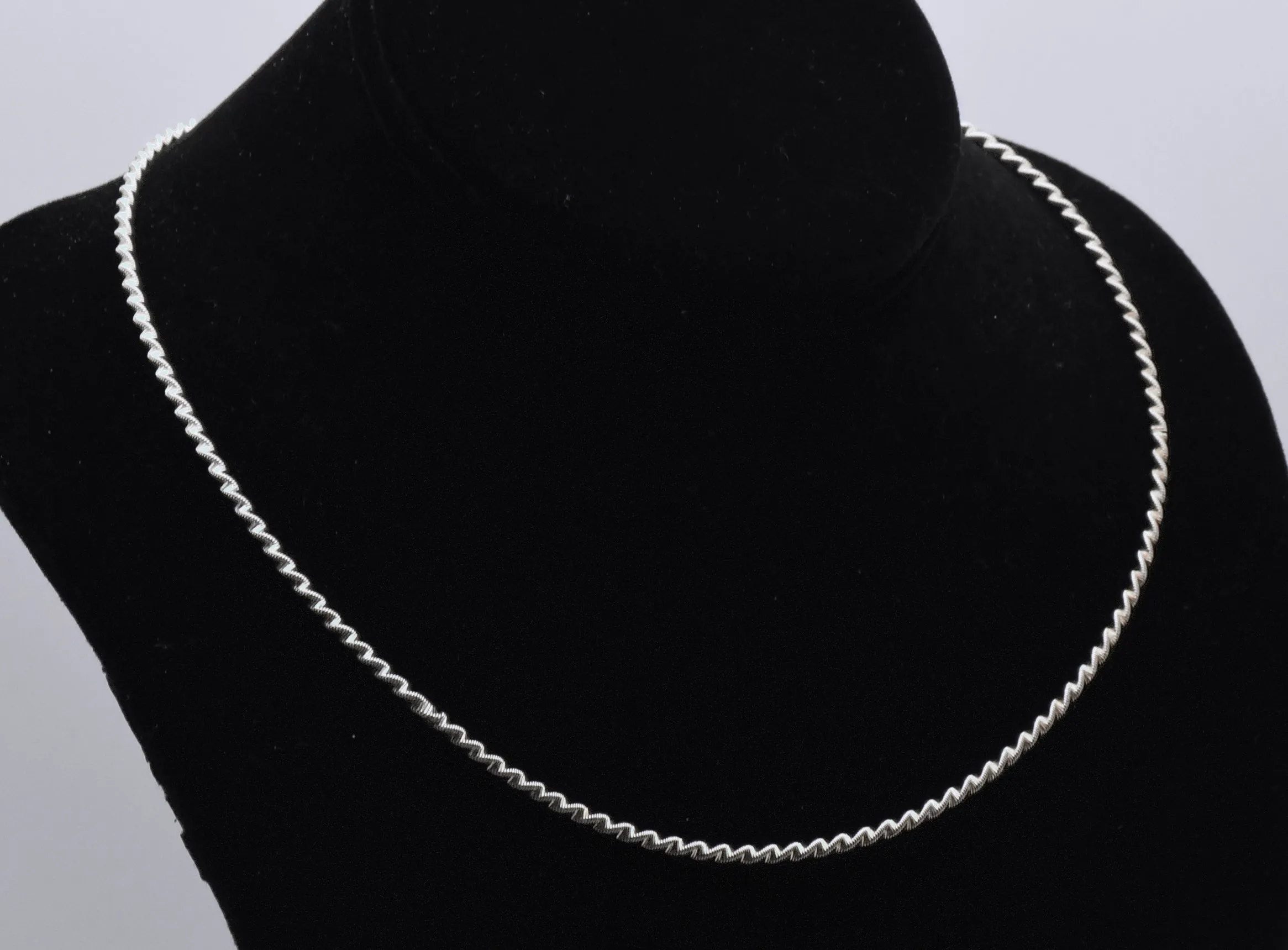 Milor - Vintage Sterling Silver Helix Chain Necklace