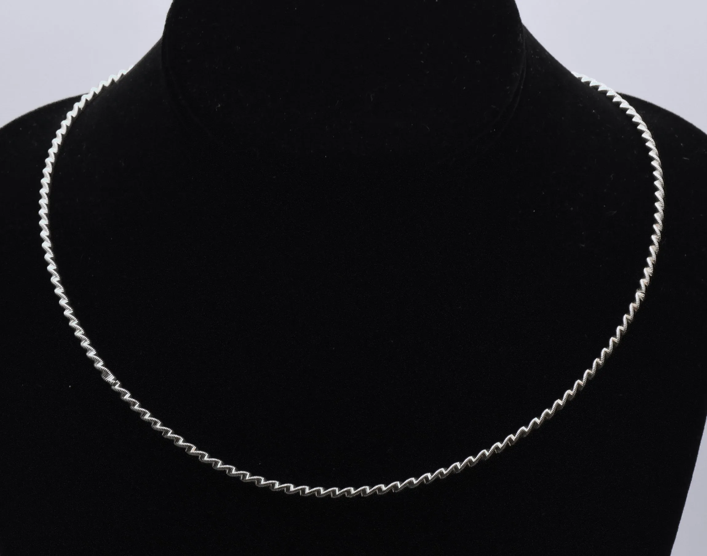 Milor - Vintage Sterling Silver Helix Chain Necklace